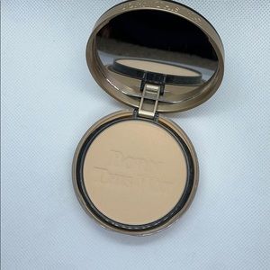 Too faced powder foundation